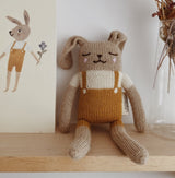 Hase aus Baby-Alpakawolle von Main Sauvage_Latzhose_Detailaufnahme_3