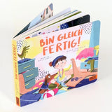 Pappbilderbuch Bin gleich fertig von Martin Baltscheit und Anne-Kathrin Behl_Beltz & Gelberg_Buch stehend