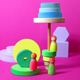 Mix aus 3 Grimm's Neonfreunden aus Naturholz mit anderm Holzspielzeug in Neonfarben