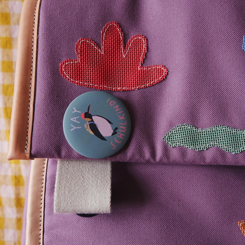 Button zur Einschulung_Yay Schulkind_von Gretas Schwester_am Ranzen