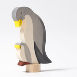 handbemalte Steckfigur Pinguine von Grimm's_von der. Seite