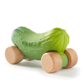 Gurken Spielzeugauto Pepino the Cucumber von Oli & Carol in Schrägansicht