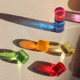 Bauspiel Lichtbauzylinder aus Acryl im Sonnenlichtt