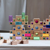 Teilansicht Farbtreppe mit Lichtbauquadern von Bauspiel mit 32 Teilen