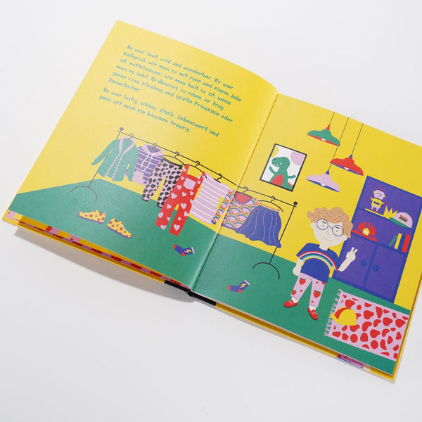 Bo mit der rosa Erdbeerhose von Nina Kämpf und Simone Ruths_Nina Kämpf Verlag_Seitenansicht01