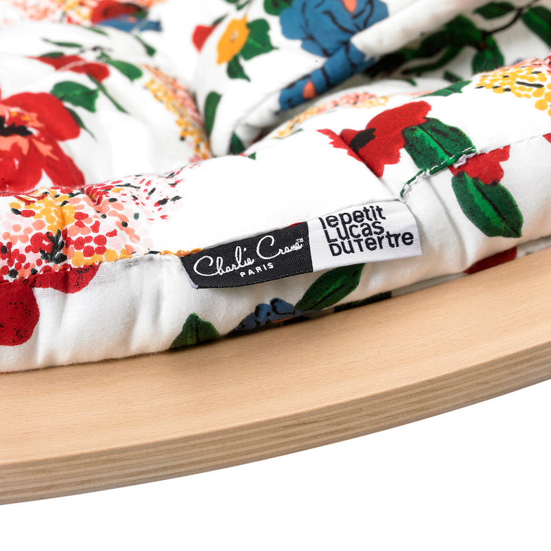 Detailansicht Label von Charlie Crane Babywiege Levo Hibiscus