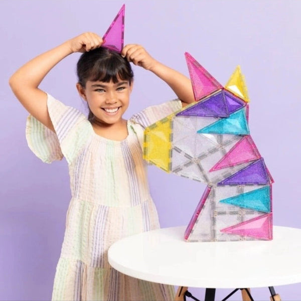 Connetix Unicorn Glitter Set mit Kind