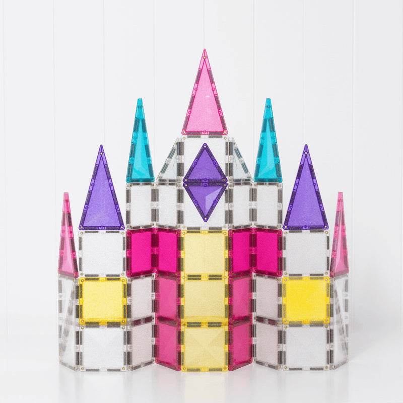 Connetix Schloss gebaut aus Glitzer-Magnetbausteinen vom Glitter Unicorn Pack