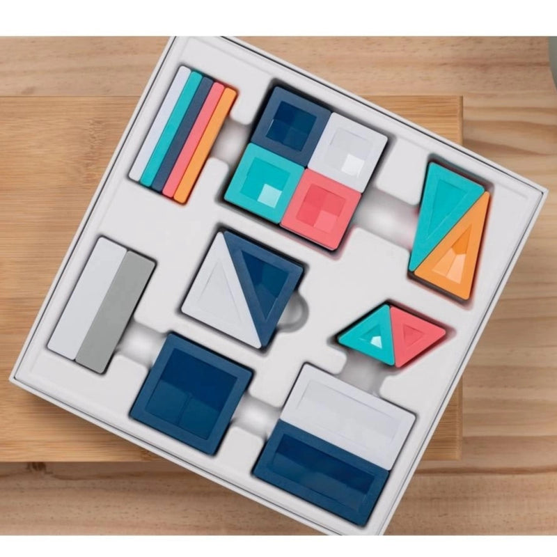 Geöffnetes Connetix Pro Constructor Set