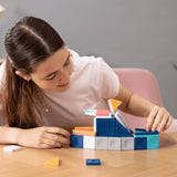 Kind am Bauen mit Connetix Pro Constructor Set