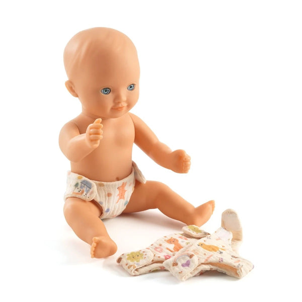 POMEA Puppe mit 3 Stoffwindeln der POMEA-Kollektion von Djeco