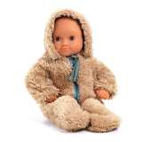 Puppe mit Puppen-Overall Winter aus warmem Plüsch  für Djeco-Puppen der POMEA Kollektion