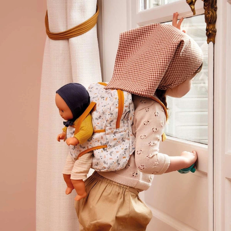 Pomea Rucksack mit Puppentrage von Djeco_mit Kind02