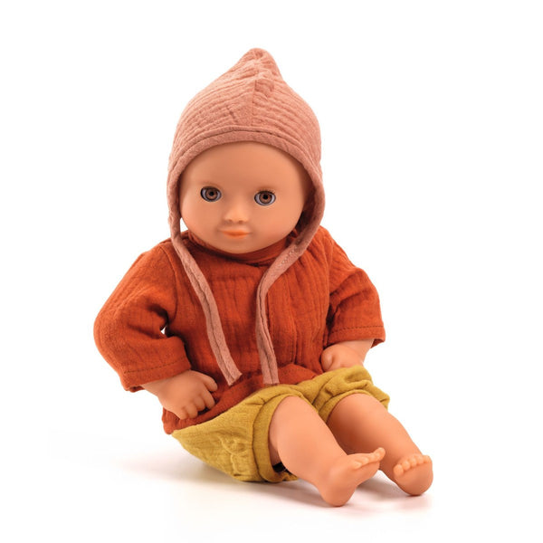 Puppe mit Djeco Puppenkleidung "Mandarine"