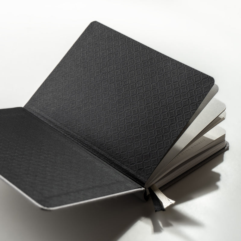 Eine gute Frage für Eltern_100 Fragen zur Selbstreflexion_Ein guter Verlag_Buch aufgeklappt