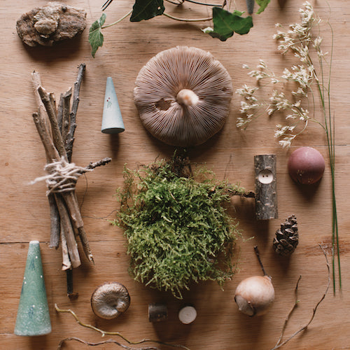 Naturmaterialien und Holz-Elemente aus Grapat Adventskalender 2025