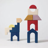 Konstruktion aus Elementen von Panorama Baukasten der Grimm's Tiny Art Collection