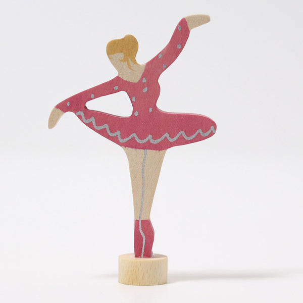 Steckfigur Balleina im rubinroten Kleid von Grimm's Frontansicht