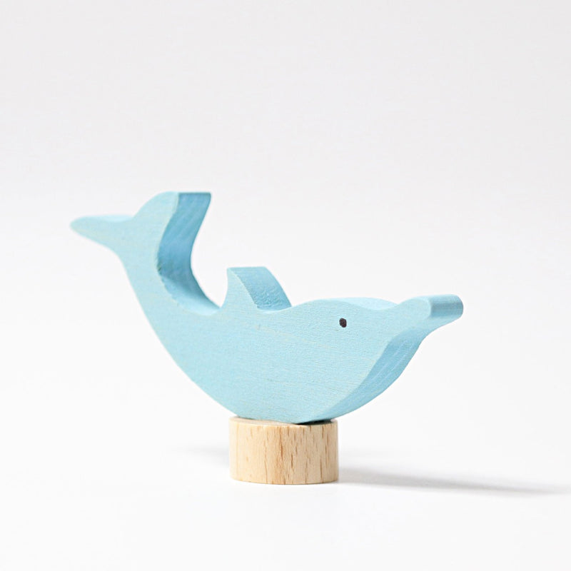 Steckfigur Delphin von Grimm's in Schrägansicht