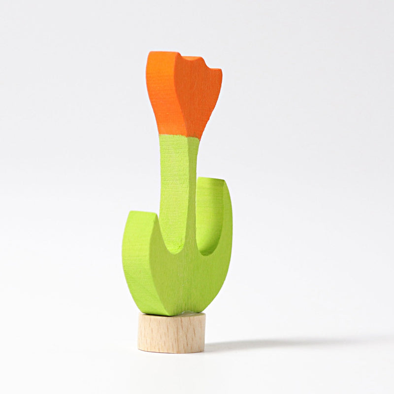 Steckfigur orangene Tulpe von Grimm's in Schrägansicht