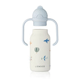 Seitenansicht Kimmie Trinkflasche von Liewood im Flugzeug Design "Aviator"