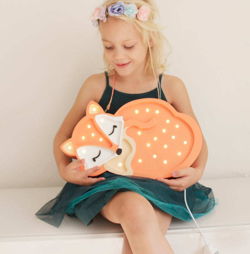 Kind mit Little Lights Fuchs Kinderlampe