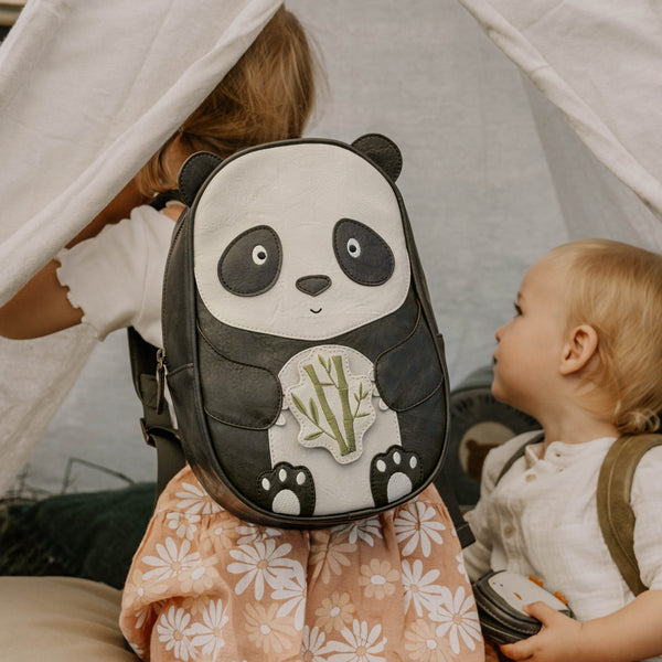 Kinderrucksack Großer Panda Suki von Little Who mit Kindern