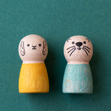 Hasen- und Otterfigur aus Holz des Londji Best Friends Logikspiels