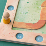 Detail des Londji Best Friends mit Hasenfigur und gebogenem Weg auf dem Spielbrett
