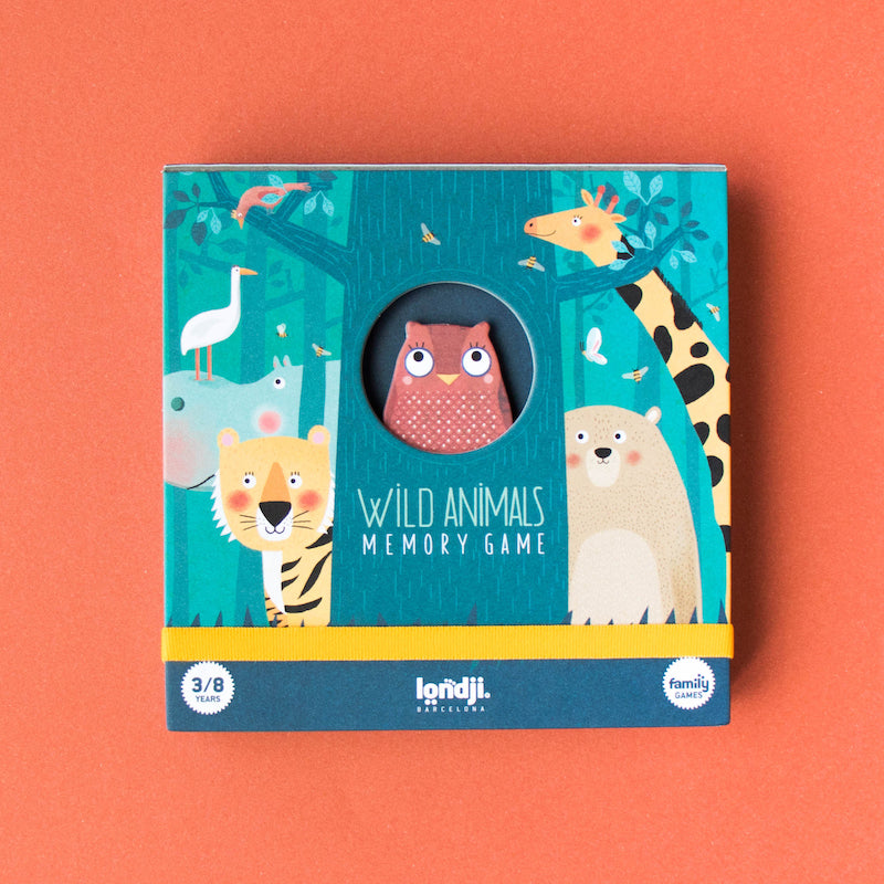 Verpackung von Memory Spiel "Wild animals" von Londji vor rotem Hintergrund