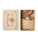 Schläfrige Babymaus in Streichholzschachtel_blau_von Maileg