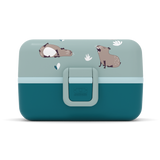 Seitenansicht von Türkise Bento-Box Lunchbox von monbento mit Wasserschwein-Motiv