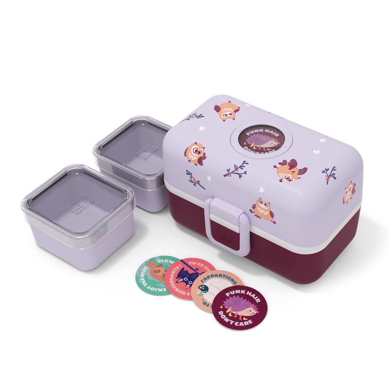 Schrägansicht von Bento-Box Lunchbox von monbento in lila mit Eulen