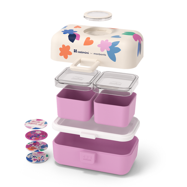 Gestapelte Einzelteile von Lunchbox Bento-Box Catimini mit bunten Blüten von monbento