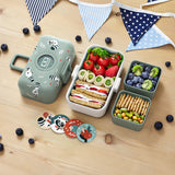Mit Essen gefüllte Lunchbox Bento-Box green Raccoon von monbento