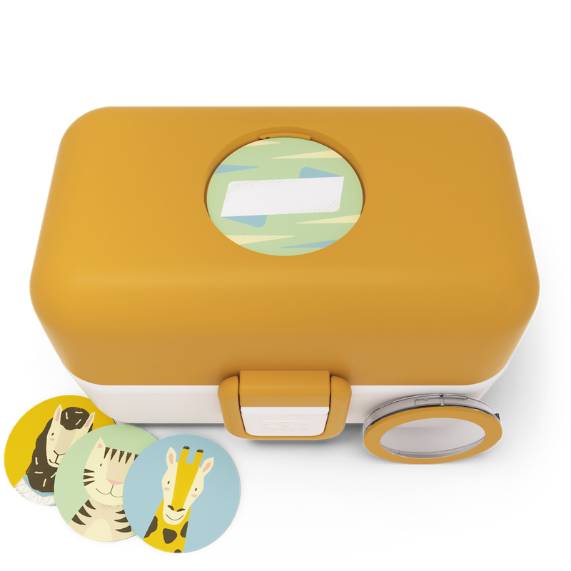 Nahaufnahme von Lunchbox Bento-Box von monbento in senfgelb