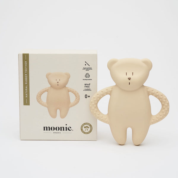Moonie Bären-Beissring aus Naturkautschuk im Farbton Sand mit Verpackung