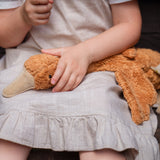 Kind mit Kleine Gans von Senger Naturwelt im Farbton Rost