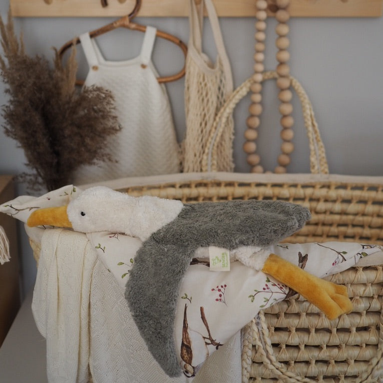 Kuscheltier kleine Möwe von Senger  auf Korb liegend
