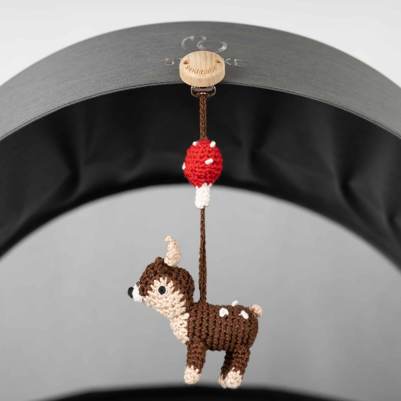 Gehäkelter Kinderwagen-Anhänger von SindiBaba