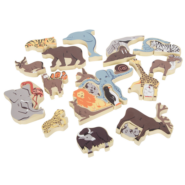 Einzelne Teile von Holz-Buchstabenpuzzle von small foot bestehend aus 26 Tieren