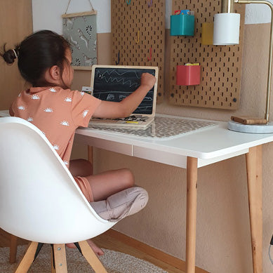 Holz-Laptop mit Magnettafel
