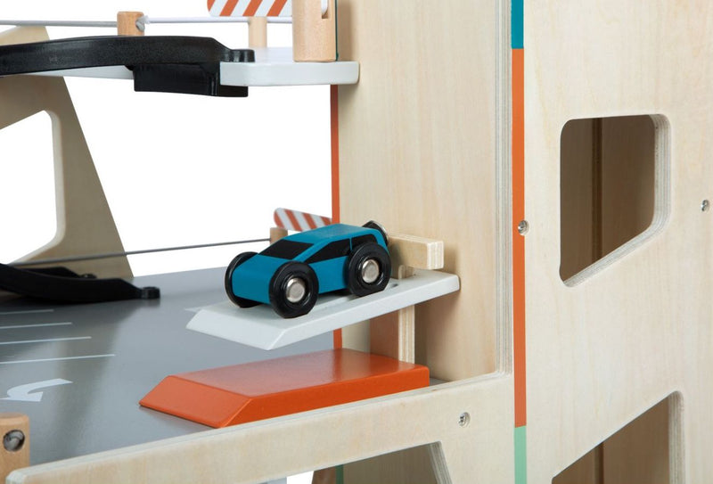 Detailansicht mit Auto von Parkaus Rallye von small foot