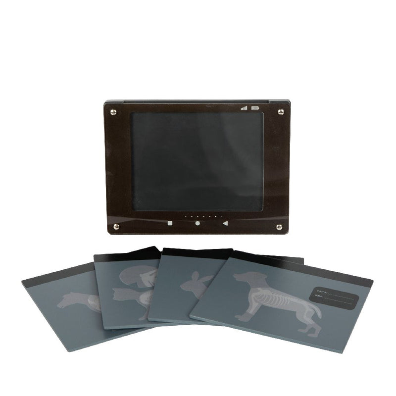 Tablet und Röntgen-Bilder von small foot Tierarzt-Tasche mit Hase und umfangreichem Tierarzt-Zubehör