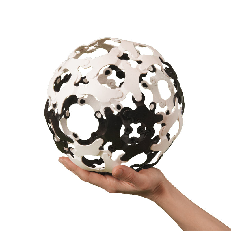Binabo Konstruktionsspiel aus Bio-Plastik in schwarz-weiß_60 Teile_Ball