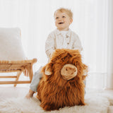Wild & Soft Bouncy Highland Cow-mit Kind05