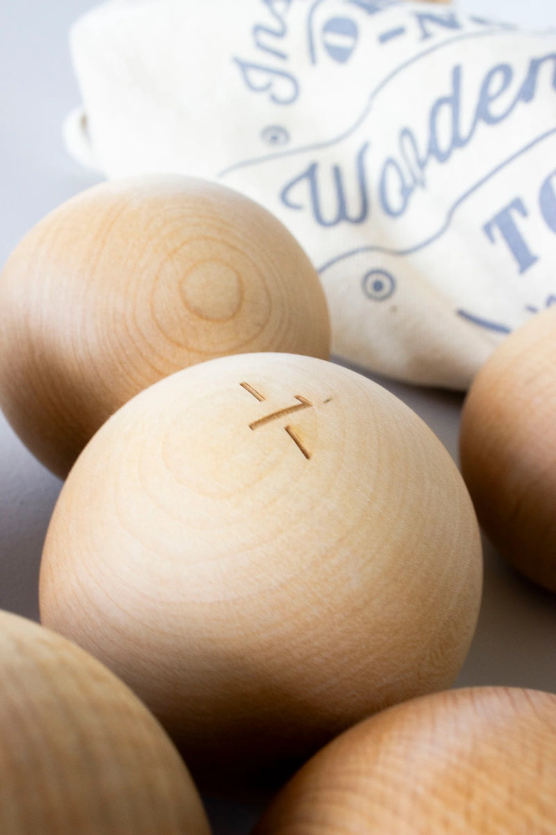 Detailansicht von Boule Spiel aus FSC-zertifiziertem Massivholz von Wooden Story