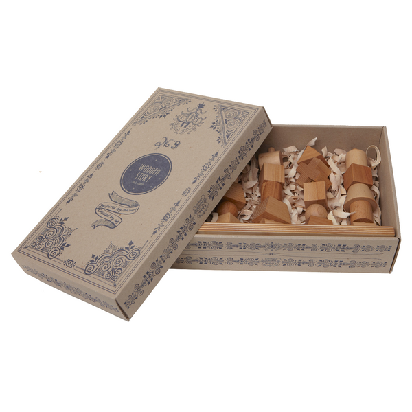 Geöffnete Verpackung von 26-teiligem Steckspiel aus Naturholz von Wooden Story 