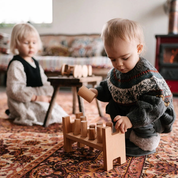 Klopfbank von Woodenstory_mit Kindern