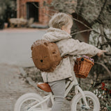 Kind auf Fahrrad mit Kinderrucksack Großer Löwe Jakob aus Kunstleder von Little Who
